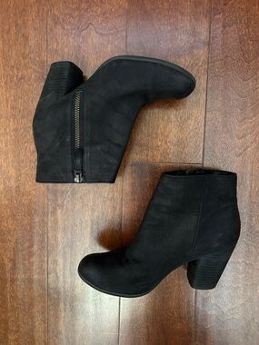 BP Classic Black Ankle Booties with Stacked Block Heel and Rounded Toe, Size 6